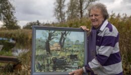 Jan Krikke met schilderij