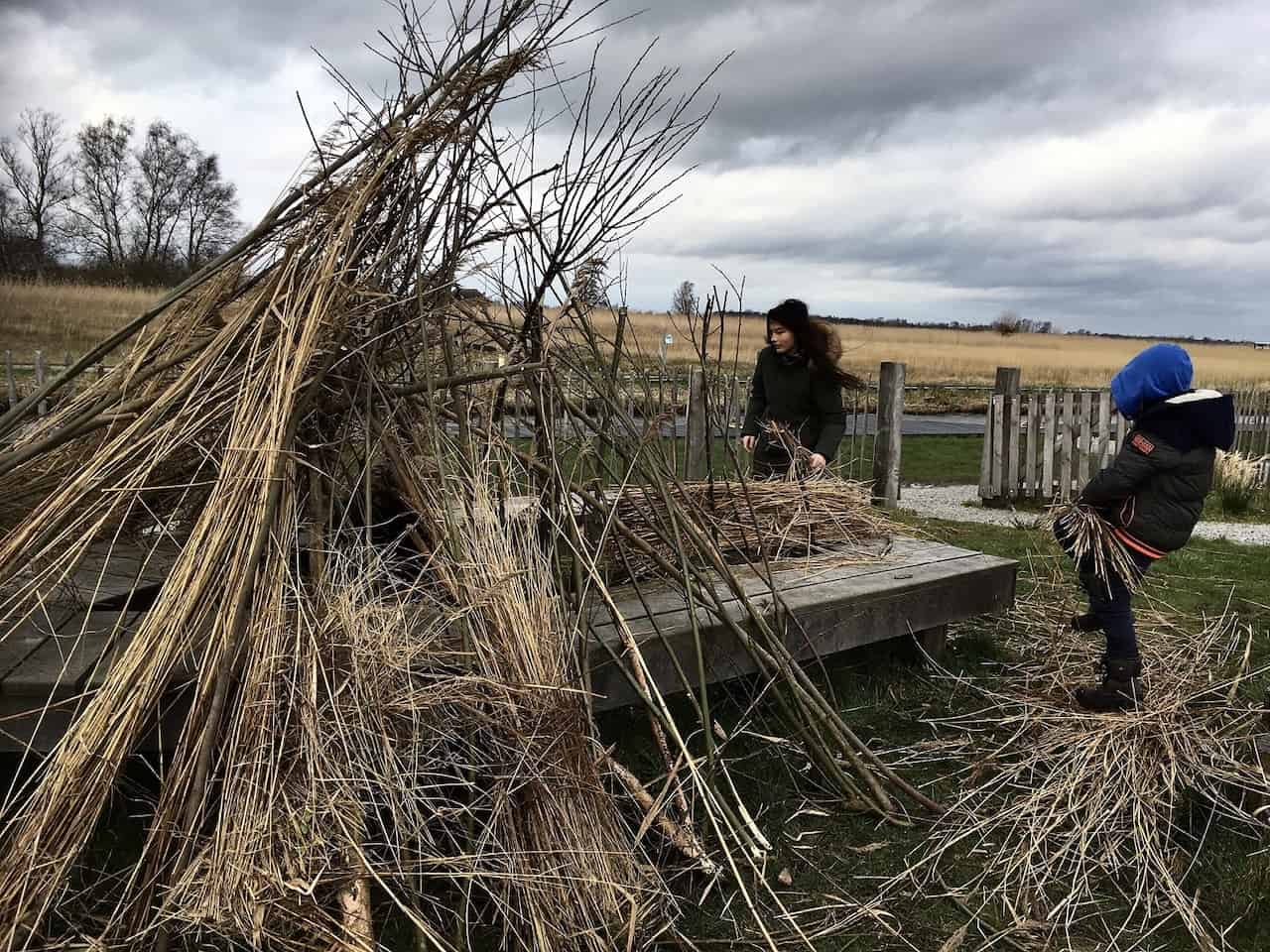 foto huttenbouwen met landschap als achtergrond 03032020