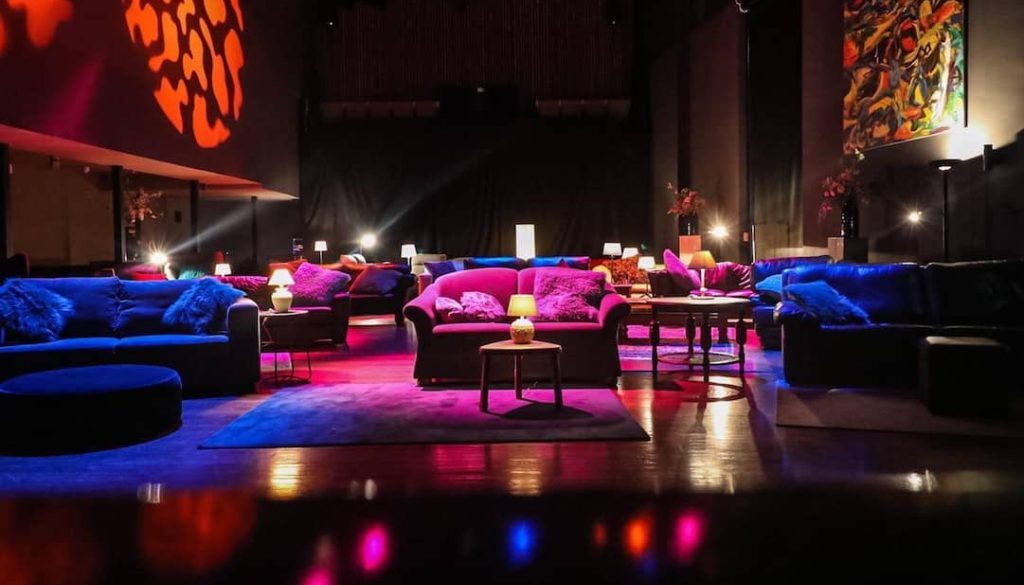 Vestzaktheater wordt huiskamer