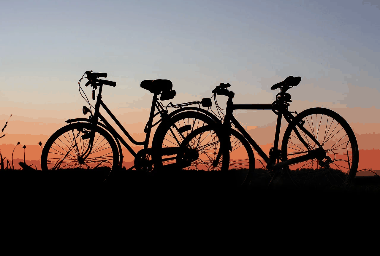 zonsondergang fiets (Foto Pixabay)