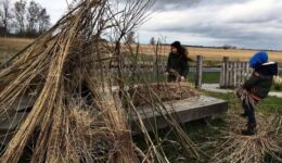 foto huttenbouwen met landschap als achtergrond-1