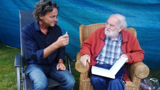 2._Oud_winnaar_Henk_Ruiter_l_en_titelopvolger_Harm_Piek_r_in_gesprek