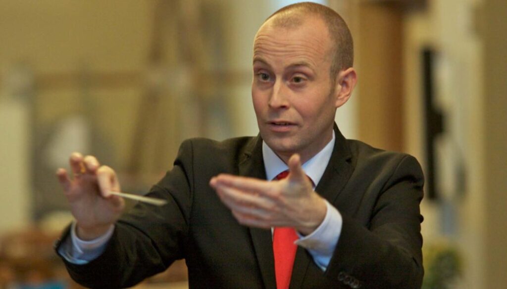 Foto: Ronald Slager, dirigent van Filharmony Fryslân. Fotograaf Jeroen Oordt