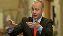 Foto: Ronald Slager, dirigent van Filharmony Fryslân. Fotograaf Jeroen Oordt