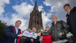 Uitreiking stadscheque gemeente Steenwijkerland - Fotograaf Wilbert Bijzitter
