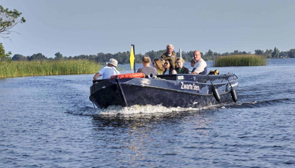 Laurence Delderfield excursieboot Beulake liggend uitgesneden