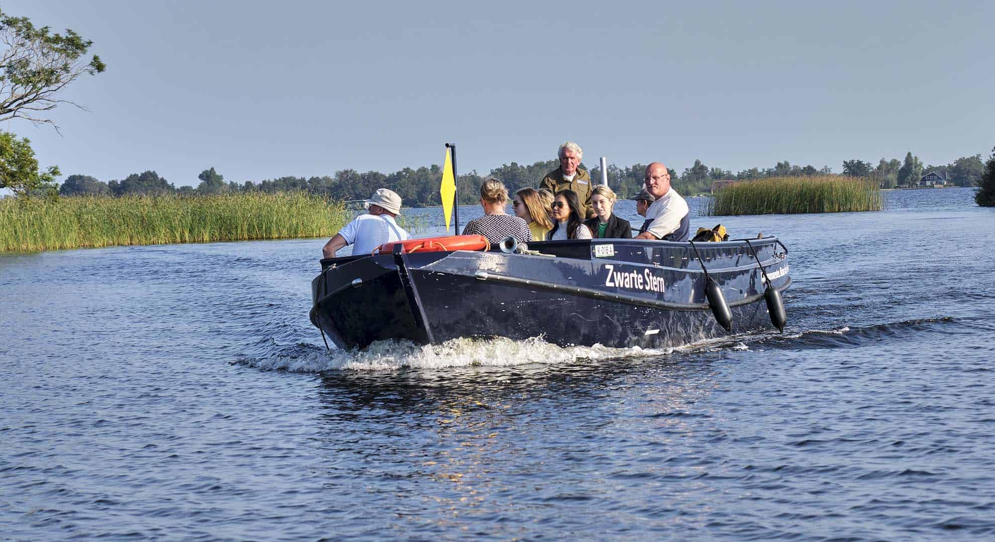 Laurence Delderfield excursieboot Beulake liggend uitgesneden