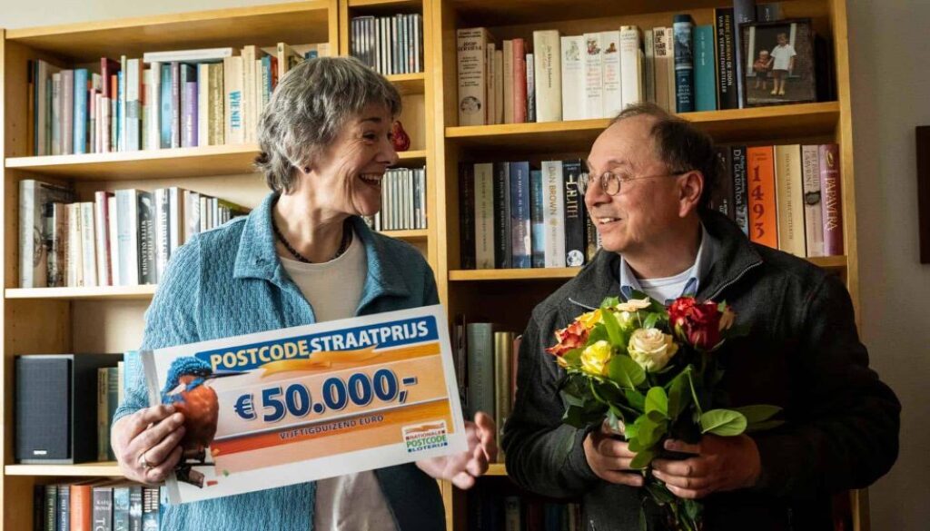 Ietje-en-Walter-winnen-50.000-euro-en-gloednieuwe-auto-bij-de-Postcode-Loterij-