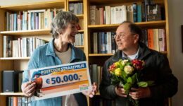 Ietje-en-Walter-winnen-50.000-euro-en-gloednieuwe-auto-bij-de-Postcode-Loterij-