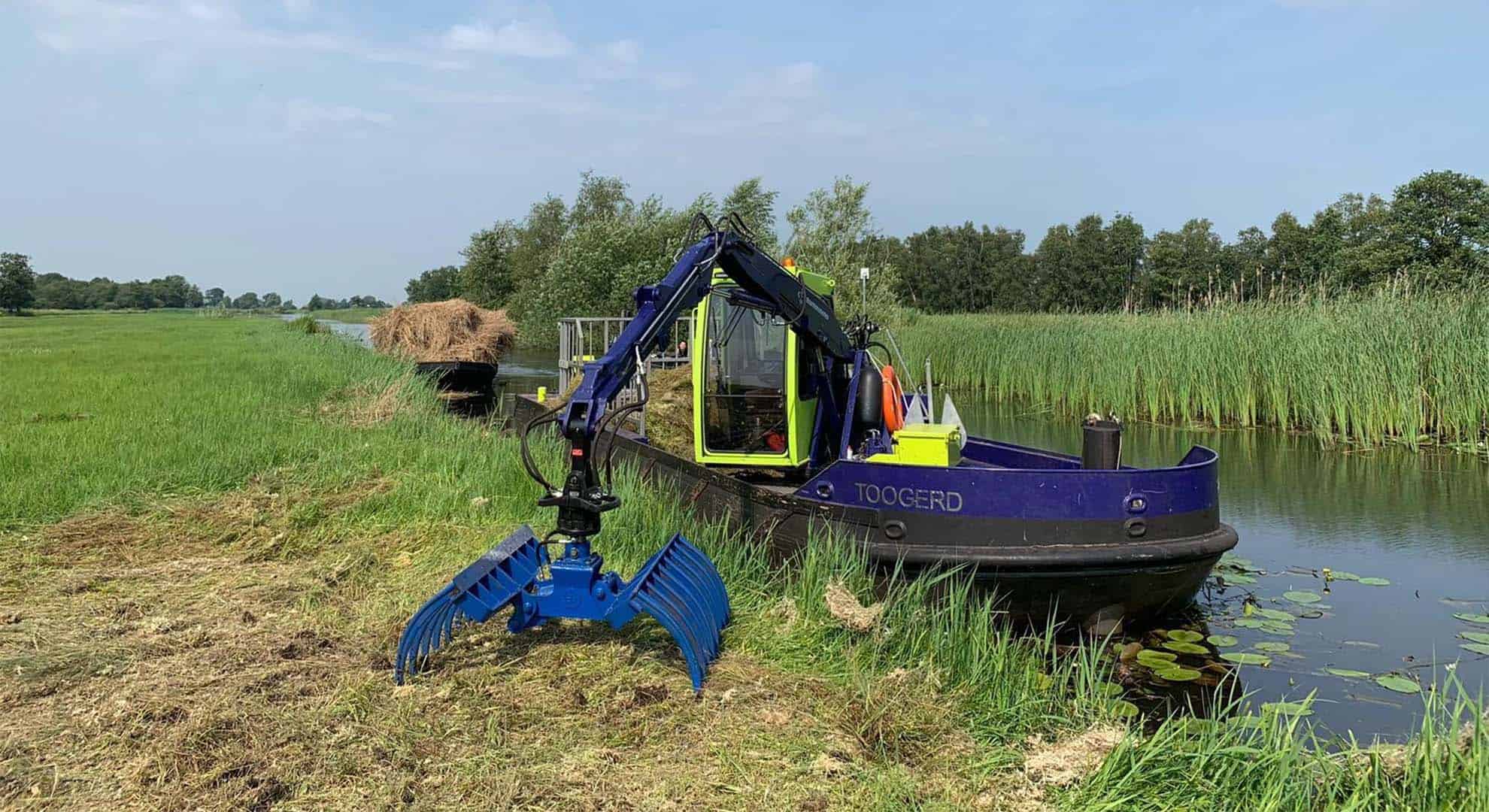 Afvoer met kraanschip Foto Nationaal Park Weeribben Wieden