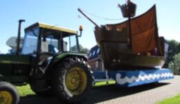 blankenham-pers-foto-versierde-wagen