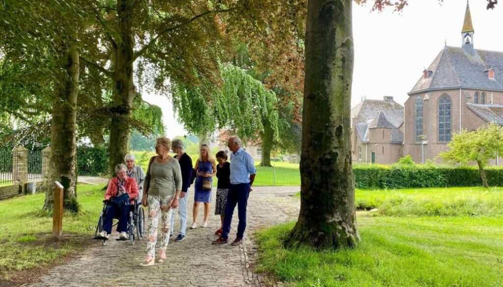 Zusters en oud-leerlingen van De Voorzienigheid volgen als eerste de route