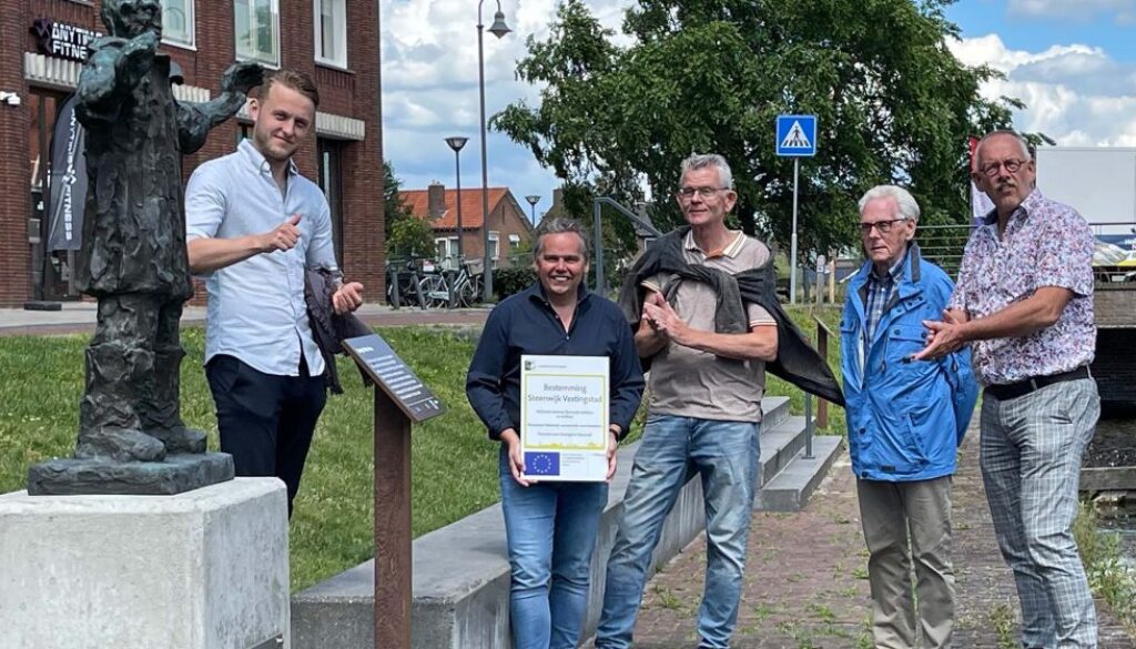 Monumentenborden Paardenmarkt onthulling