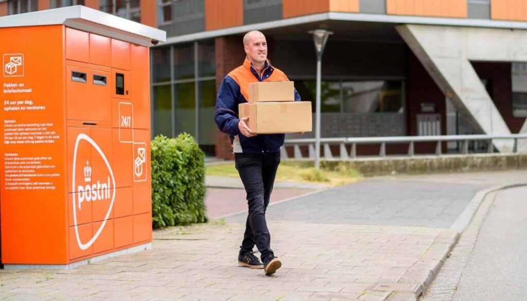 pakket-en-briefautomaat-bezorger