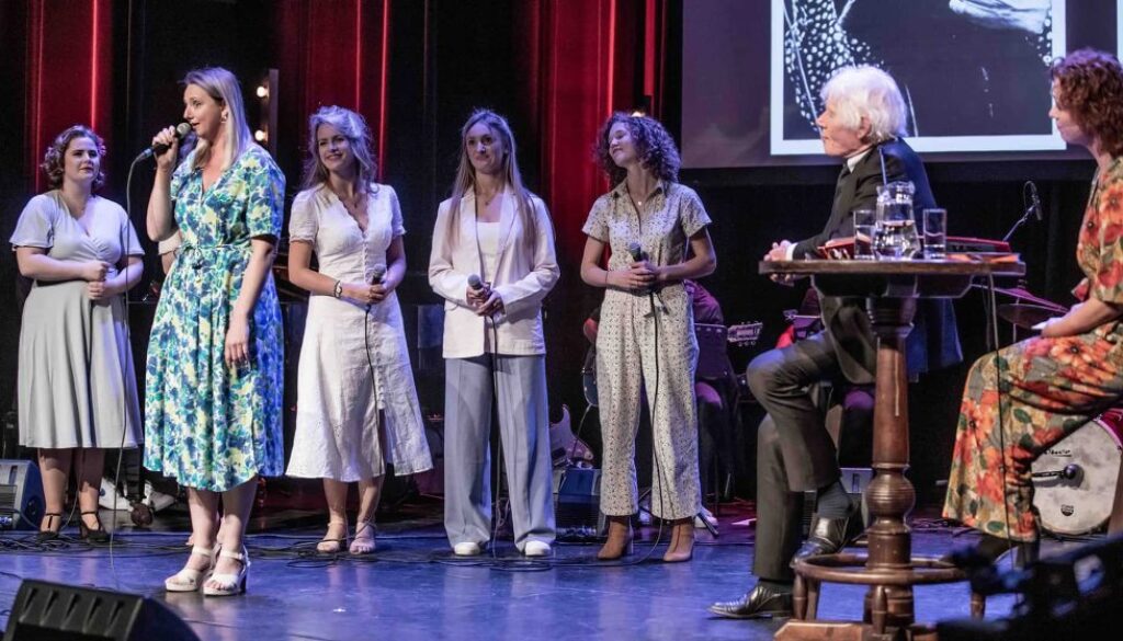 Paul van Vliet toegezongen door Wilminks Kweek