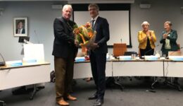 Fotobijschrift: André Hammer (links op de foto), nieuw lid van het algemeen bestuur van Waterschap Drents Overijsselse Delta.
