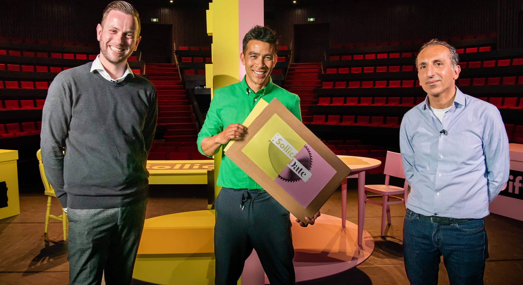 Foto: v.l.n.r. werkgever Willem-Jan, presentator Ruben, en werkzoekende Sewan
