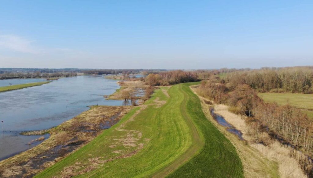 Luchtfoto - Krommedijk bij Herxen - Foto door Wijnand Evers en Frank Jansen