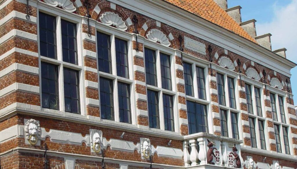 Raadhuis Vollenhove - rijkversierde gevel