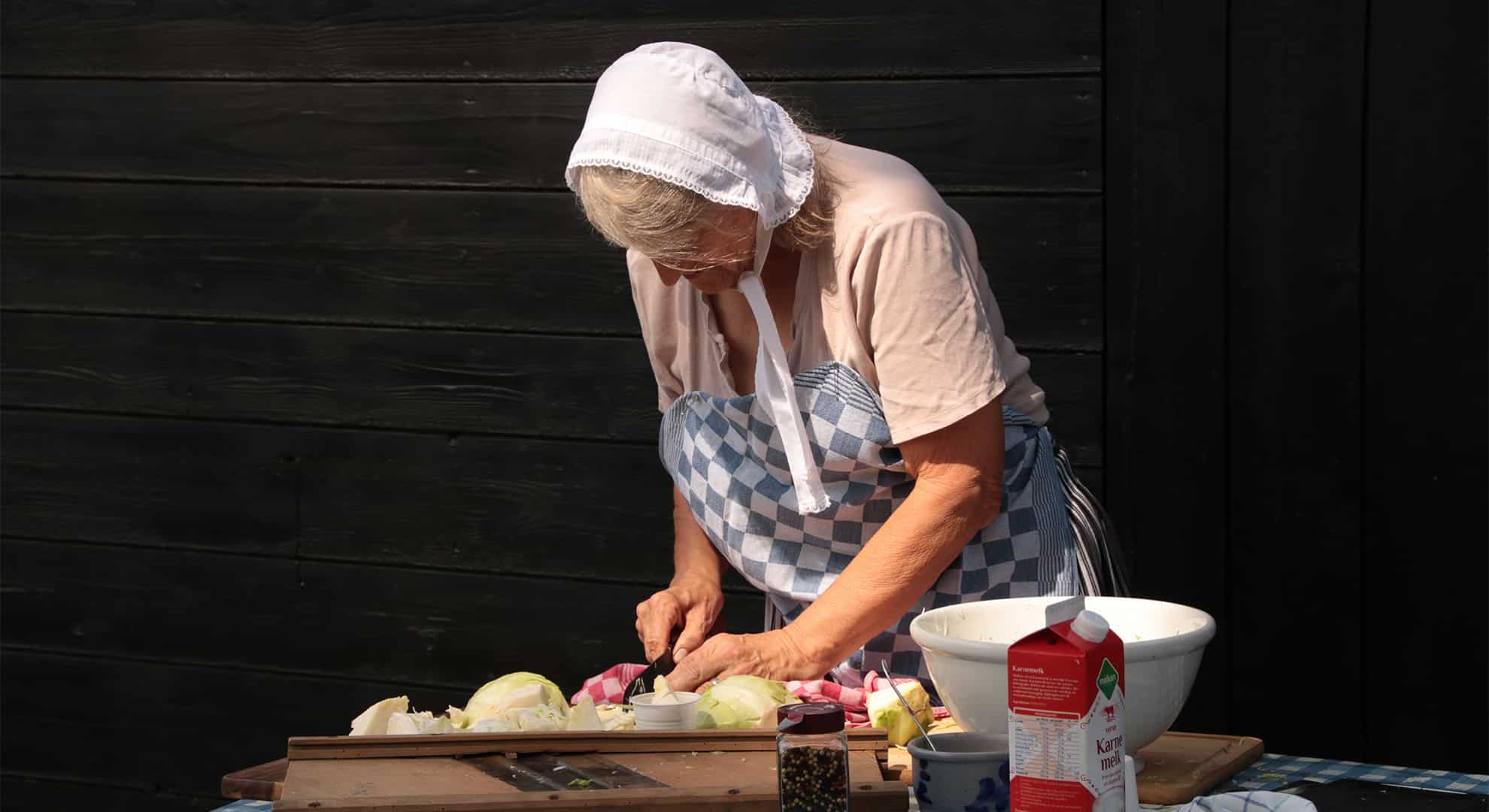 foto-huisvlijtdag-kool-snijden-gela