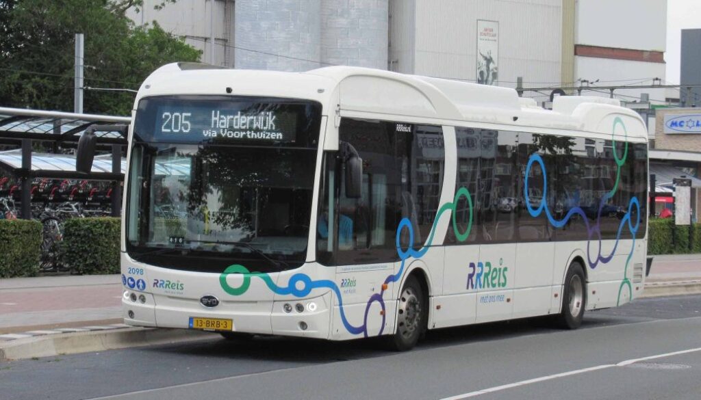 https://commons.wikimedia.org/wiki/File:Keolis_Syntus_RRReis_BYD_K9UB_2098_06-10-2022.jpg