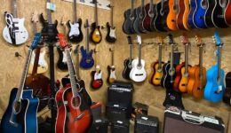 Verkoop overgebleven voorraad muziekshop Jan de Vries.