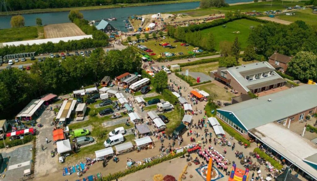 (c) Vollenhove Van Boven