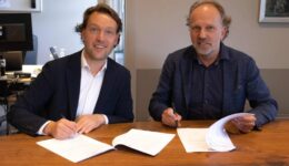 Ondertekening koopovereenkomst locatie voormalige Woldschool Steenwijkerwold