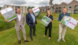 Ondertekeningsmoment op 9 juli – foto Rens Hooyenga