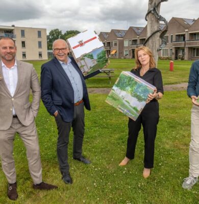 Ondertekeningsmoment op 9 juli – foto Rens Hooyenga