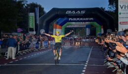 Edoardo Affini de winnaar Spektakel van Steenwijk - foto Wim Echten