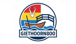 Gieters logo met boot, brug en water symbolen, inclusief de Nederlandse vlag, voor RTV SLOS.