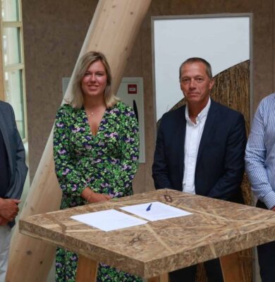 Ondertekenmoment Wortels en Vleugels - foto aangeleverd