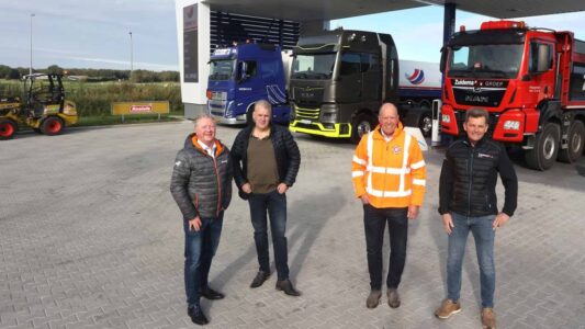 Presentatie waterstoftruck in Steenwijk - foto Piet Bosma