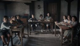 The Teacher Who Promised the-sae - foto aangeleverd
