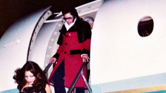 Elvis' vriendin - foto aangelevverd