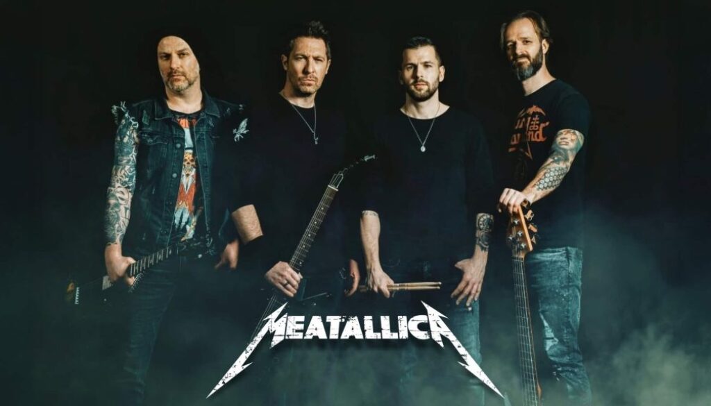 Vier bandleden van Metallica met muziekinstrumenten op een donkere achtergrond, promotie voor Metallica metalband, rockmuziek en live optredens.