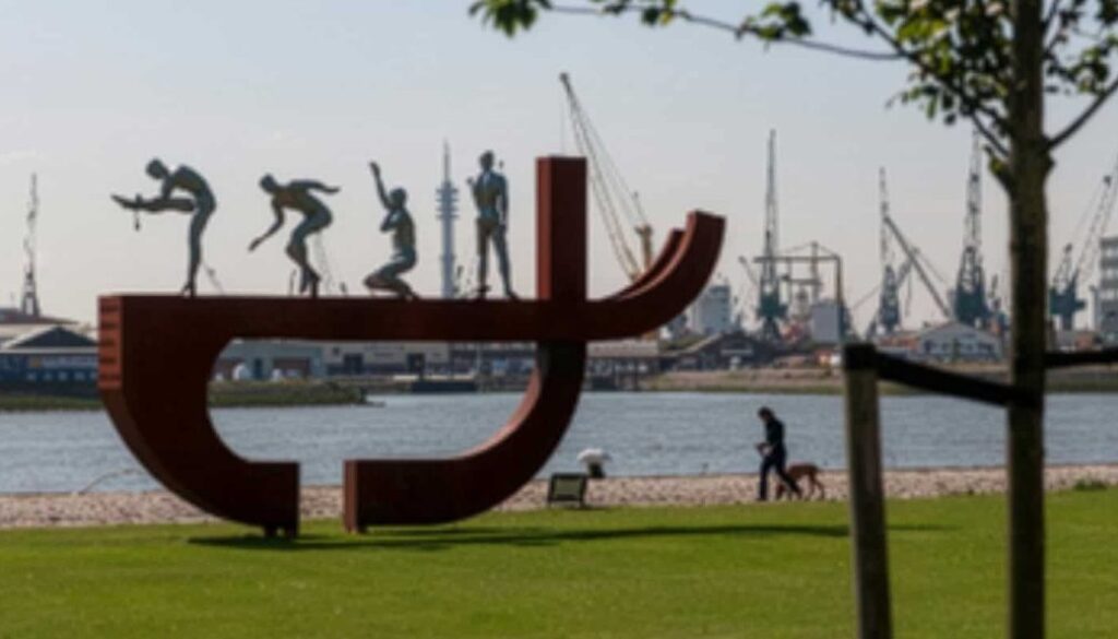 Clave. Monument voor de slavernij, Rotterdam, Alex de Silva (2013)