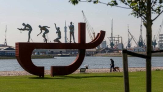 Clave. Monument voor de slavernij, Rotterdam, Alex de Silva (2013)