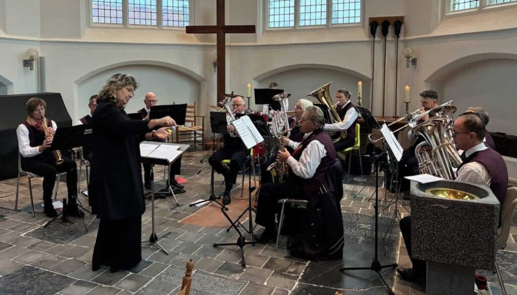 Jeduthun zorgt voor muziek bij de opening van het Kerstrondje 2025 - foto aangeleverd