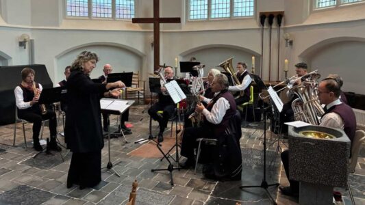 Jeduthun zorgt voor muziek bij de opening van het Kerstrondje 2025 - foto aangeleverd