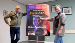 Wim Lem en Margreet Spaa zijn blij dat ze de succesvolle voorstelling ‘En ik dan?’ naar Makkinga hebben weten te halen - foto aangeleverd