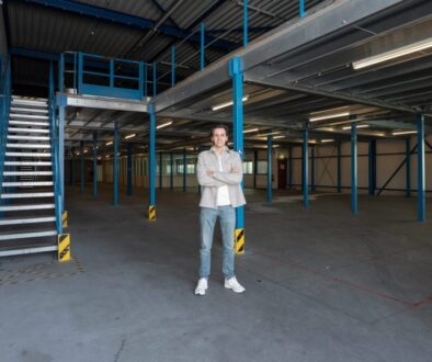Julian Doorten, medeoprichter van Storage Share, in de hal van het nieuwe pand - foto aangeleverd