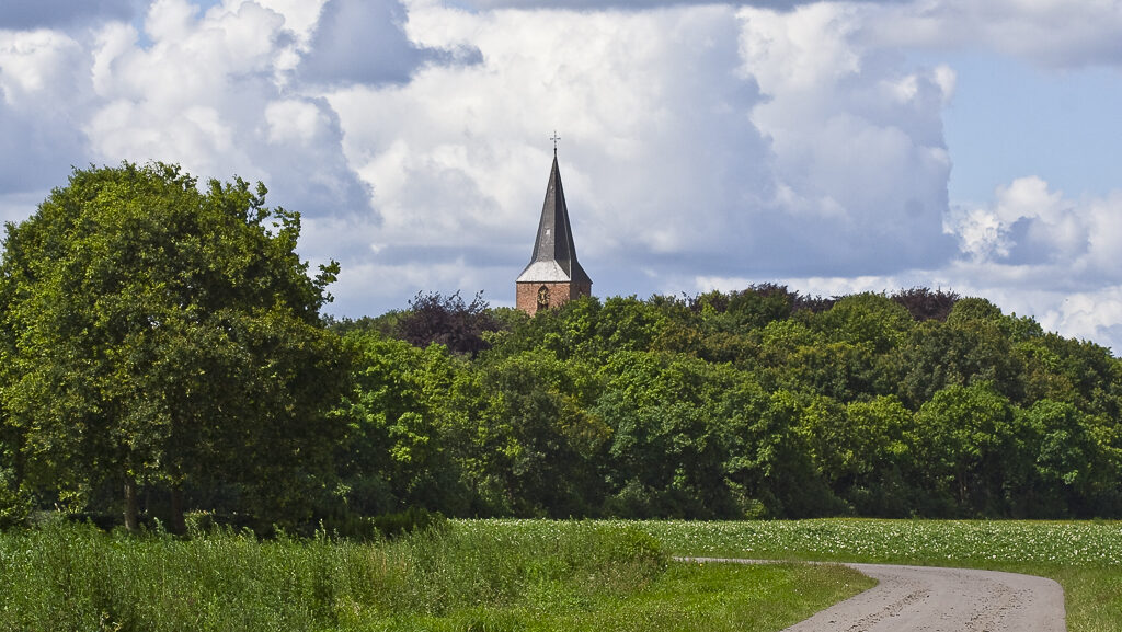 kerktoren rolde - foto aangeleverd