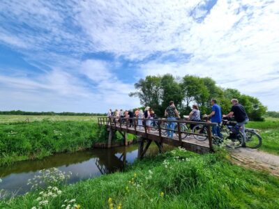 fietsers op brug rolderdiep - foto NP Drentsche Aa