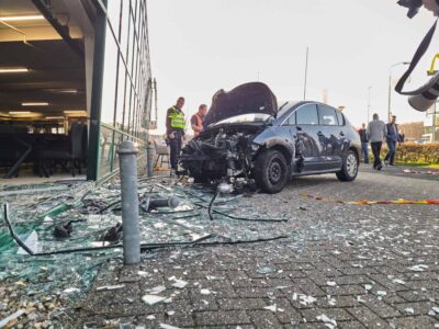 Auto ramt gevel - foto Thom Dolstra
