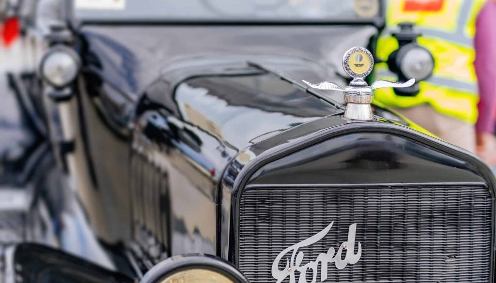 Front view on black Ford Model T from 1900s - foto aangeleverd