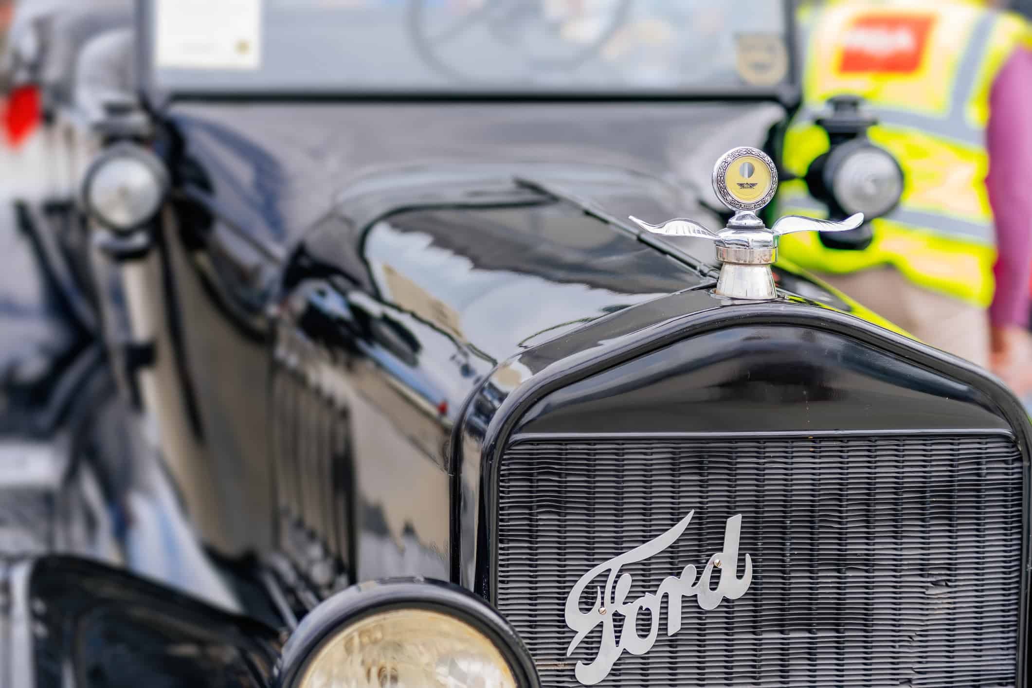 Front view on black Ford Model T from 1900s - foto aangeleverd