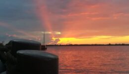 Zonsondergang met bolders - foto aangeleverd
