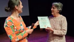 uitreiking oorkonde - foto aangeleverd
